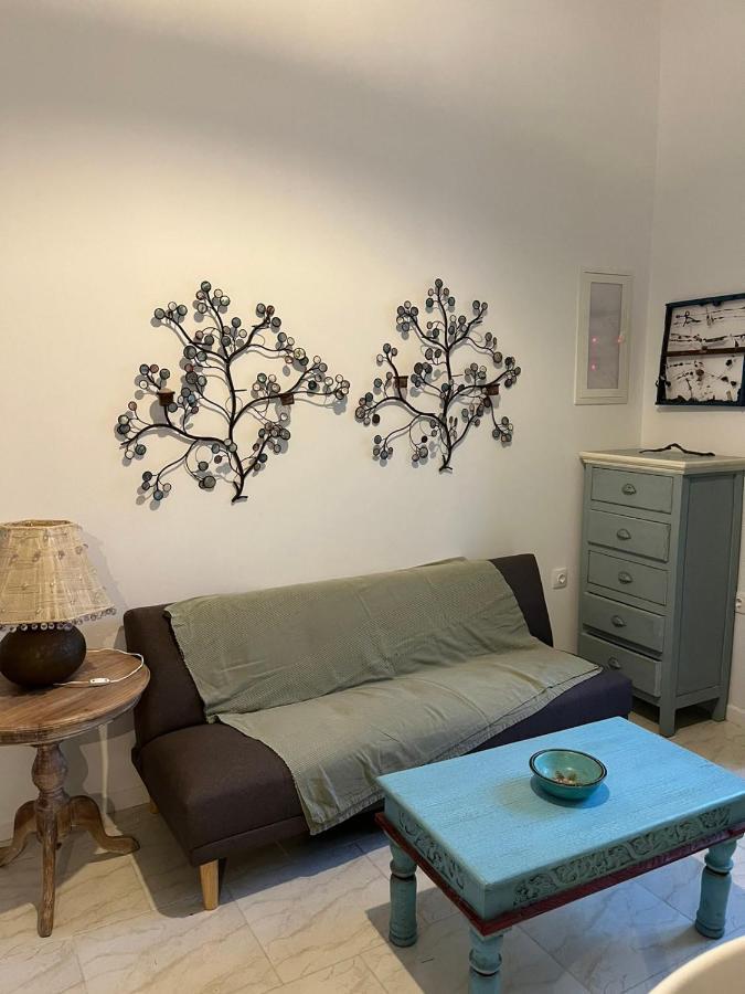 Almira Studios And Apartments Agia Marina  Bagian luar foto