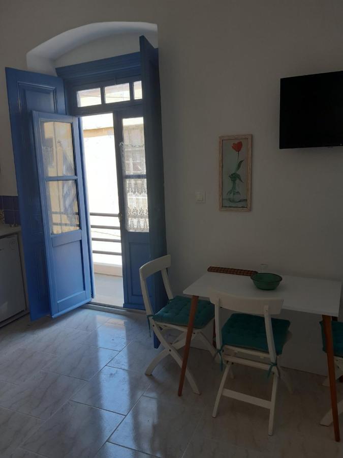 Almira Studios And Apartments Agia Marina  Bagian luar foto