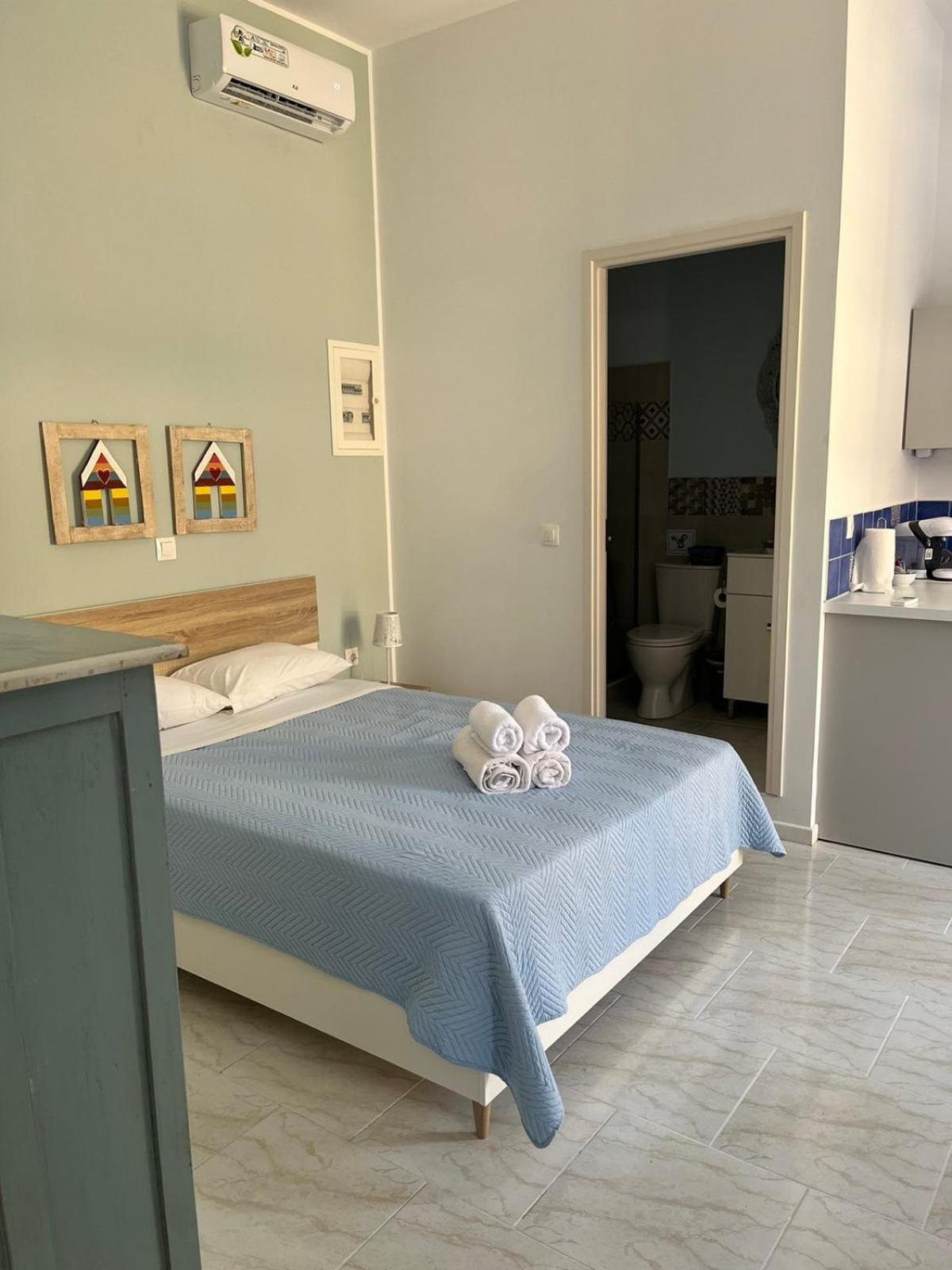 Almira Studios And Apartments Agia Marina  Bagian luar foto